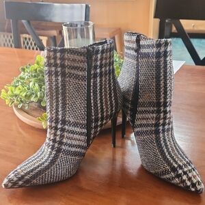 Black and White Heeled Boots with Plaid Pattern Size 8 NEW w/o Box